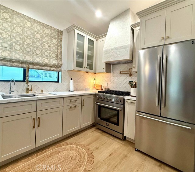 Building Photo - 453 E Grand View Ave