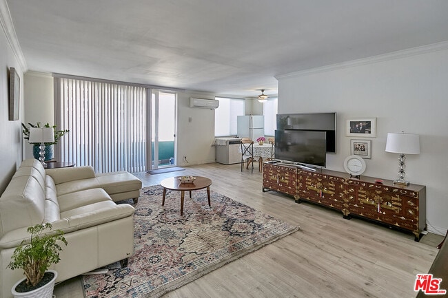 Photo - 514 S Harvard Blvd Unidad 306