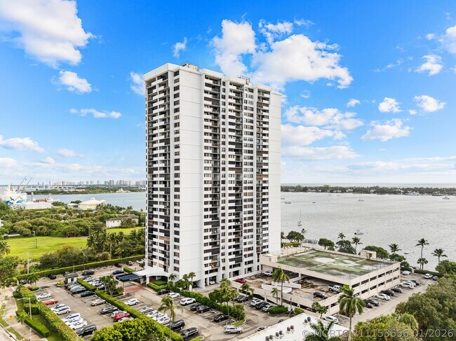 5600 N Flagler Dr Unit 605