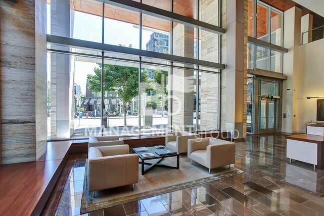 Photo - The Metropolitan- Luxury Living in the Heart of the Pearl District. Breathtaking Views! Unidad #412