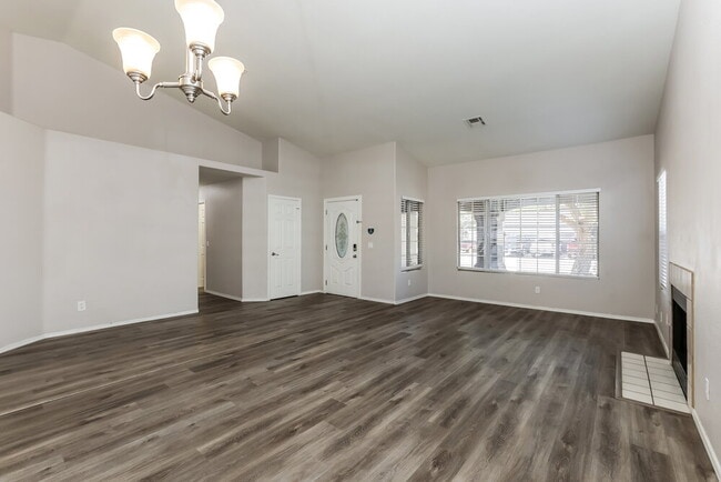 Photo - 5307 N 79th Dr
