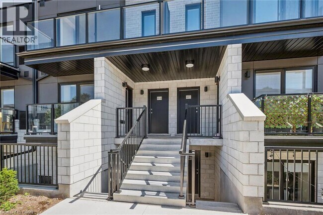 Photo - 410 Northfield Dr W