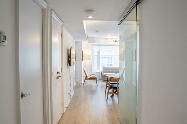 Photo - 55 Avenue Rd Unit SI ID1465889P