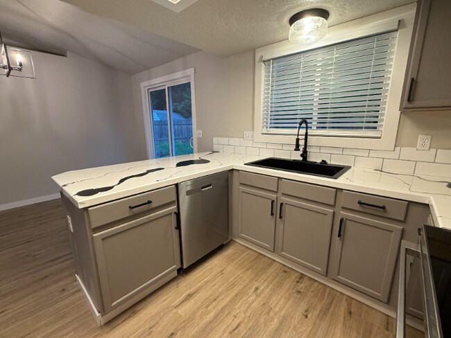 Photo - 1093 W Waltman Dr