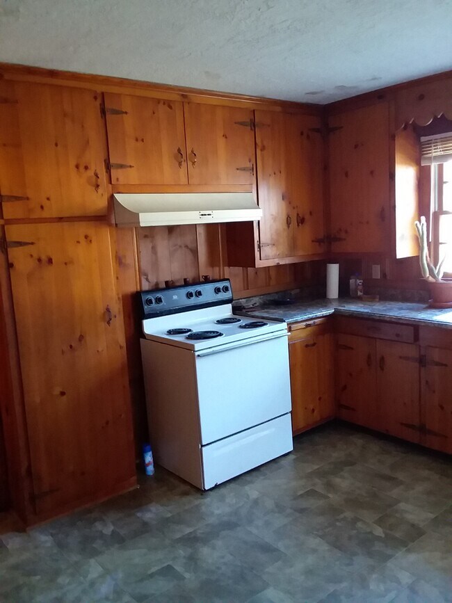Photo - 407 N McCombs St