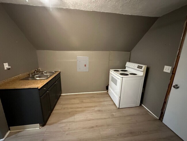 Photo - 1311 E 187th St Unidad 1313 3RD