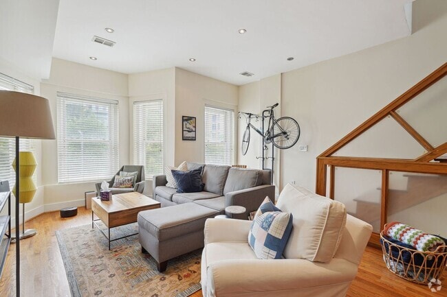 Building Photo - Beautiful 3br/4ba Columbia Heights Home wi...