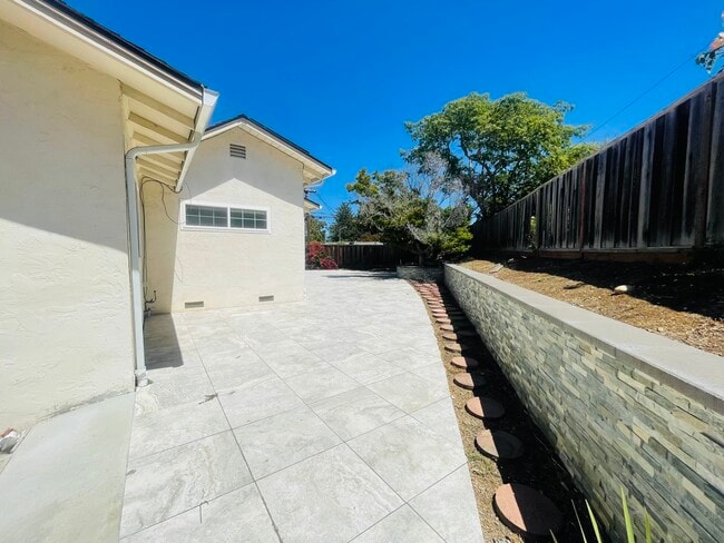 Building Photo - 1150 Stafford Dr