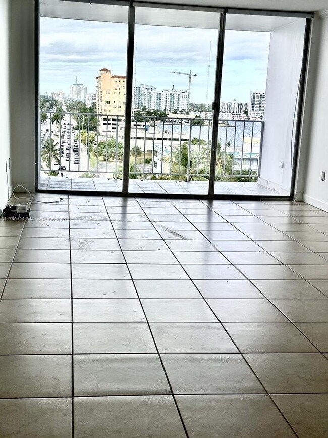 Photo - 1865 79th Street Causeway Unidad 9J