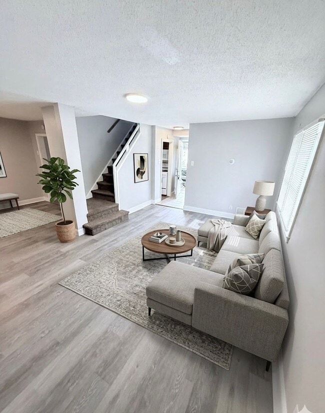 Photo - 4 Bed, 1 Bath Row home - Section 8 Approved