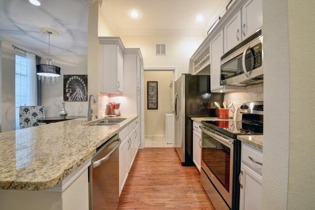 Building Photo - Easy to Picture Yourself Here Unit LRB1