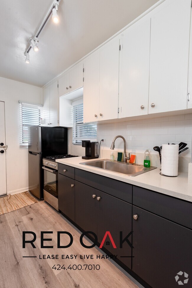 Building Photo - Stylish One Bedroom, Ready for Move-In, Fe... Unit 6 Rental