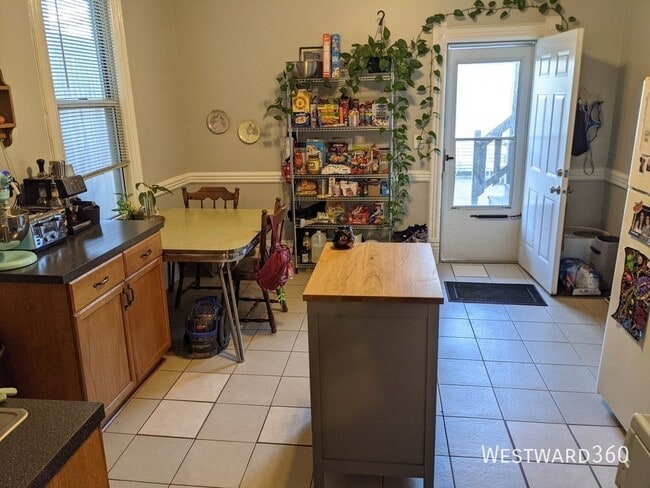 Photo - 3642 N Damen Ave Unidad 1R