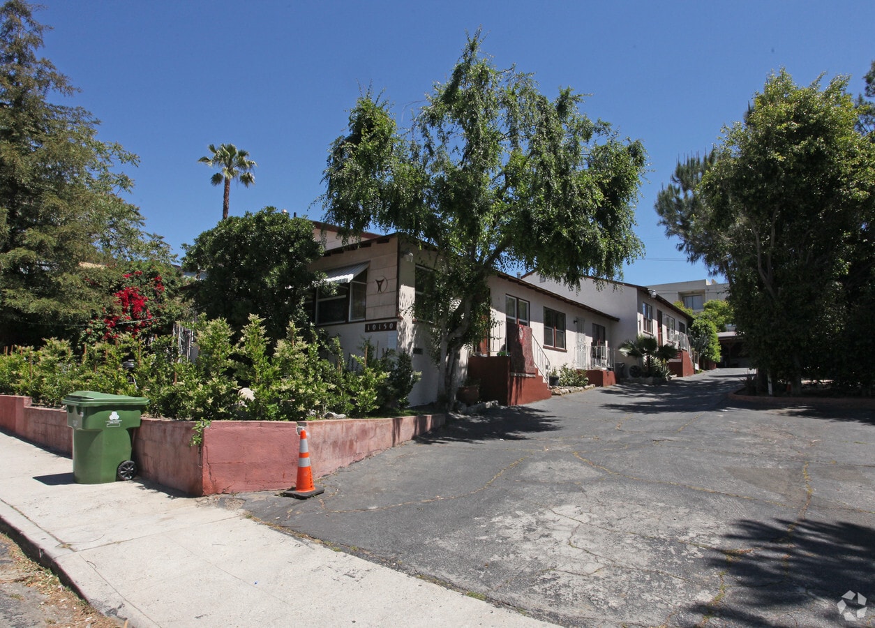 Primary Photo - 10150 Hillhaven Ave