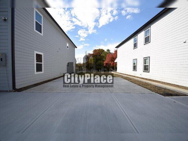 Photo - 2809 E Riverside Dr