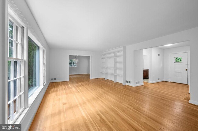 Photo - 2816 Ellicott St NW