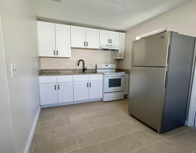 Photo - 725 W 9th St