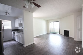 1012 E Acacia Ave