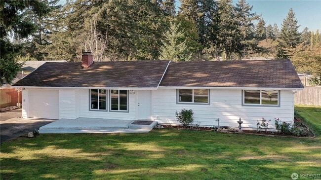 Building Photo - Huge fenced yard 3 Bedroom Fresh remodel