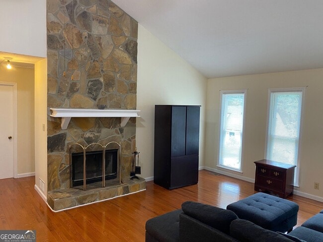 Photo - 1326 Williamsburg Ln