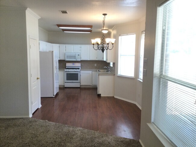 Photo - 2208 Ridgewood Dr House