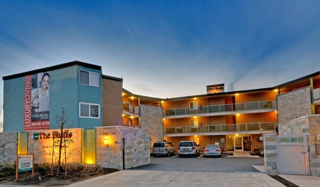 Building Photo - The Bluffs At Pacifica