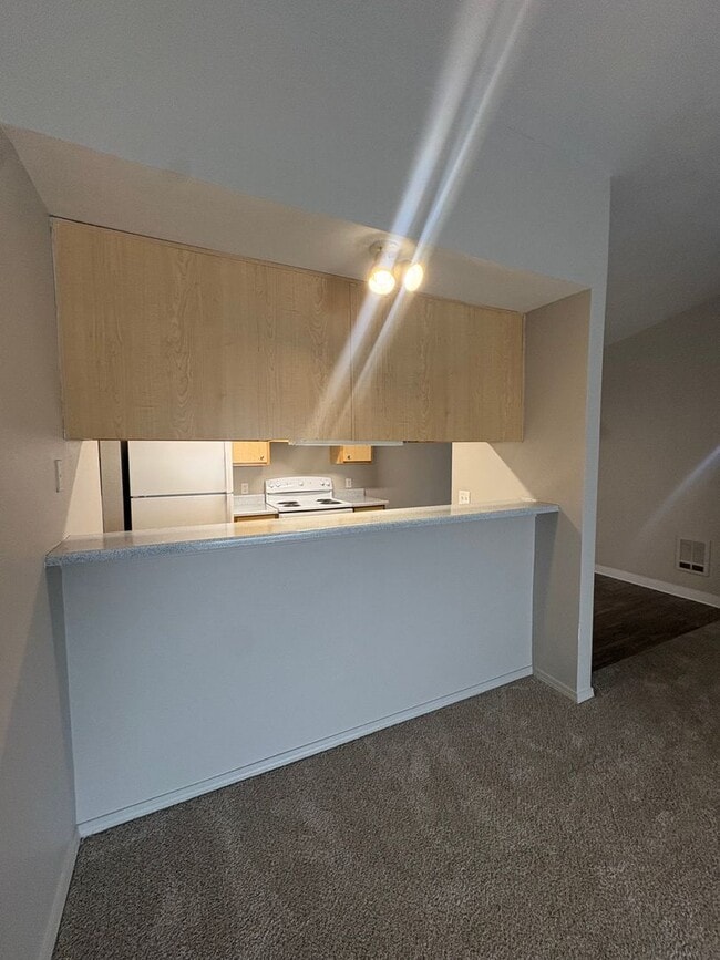 Building Photo - Spacious 3x2 Bath Apartment with Washer/ Dryer & Private Patio Apply by 7/11 get 1 MONTH FREE Unit 69
