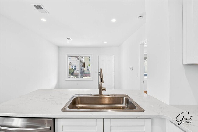 Photo - 3175-3177 Jacob - Grit and Grind Ventures LLC Unit 3175 Jacob