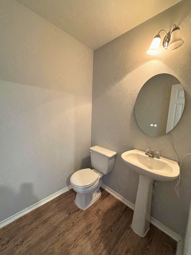 Photo - 7902 Oakwood Pines