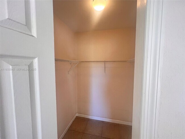 Photo - 12290 NE 11th Ct Unidad 203