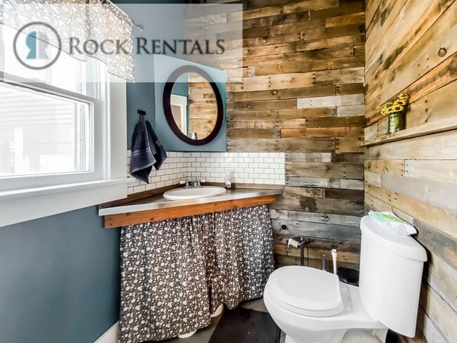 Photo - 4 Bed 2.5 Bath House in Convenient Location