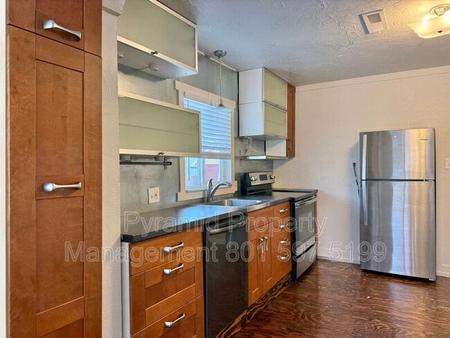 Photo - 729-731 W 100 S