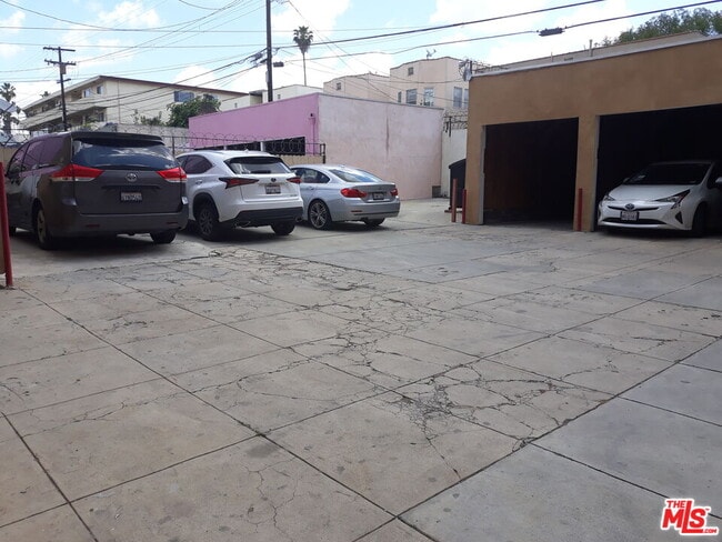 Photo - 150 S Kenmore Ave Unit 150 1/2