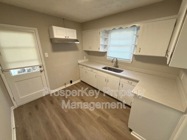 Photo - 128 Wickham Dr