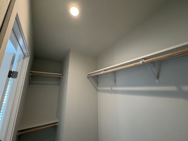 Photo - 20683 Waalew Rd