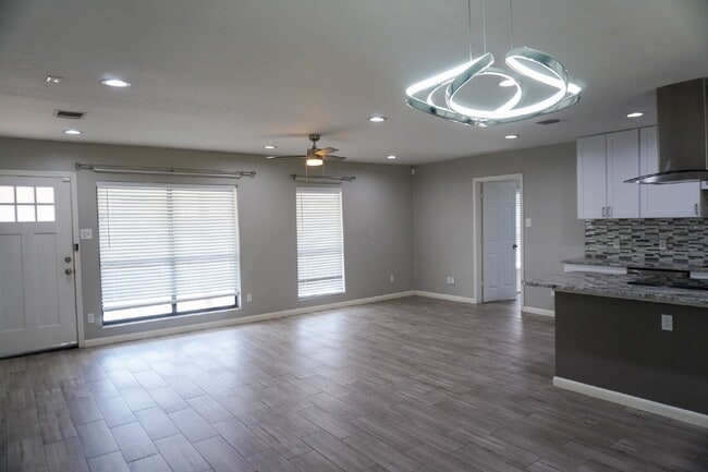 Charming Fully Updated 1930's Cottage in Jefferson Terrace