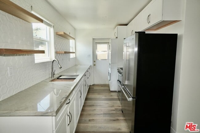 Photo - 5216 Navarro St