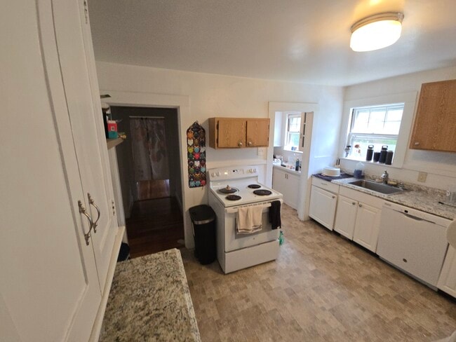 Building Photo - 281 Lowell Ave Unit 1