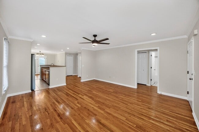 Photo - 907 11th Ave N