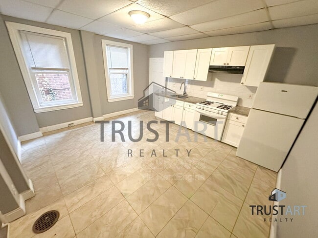 Building Photo - 330 N 53rd St