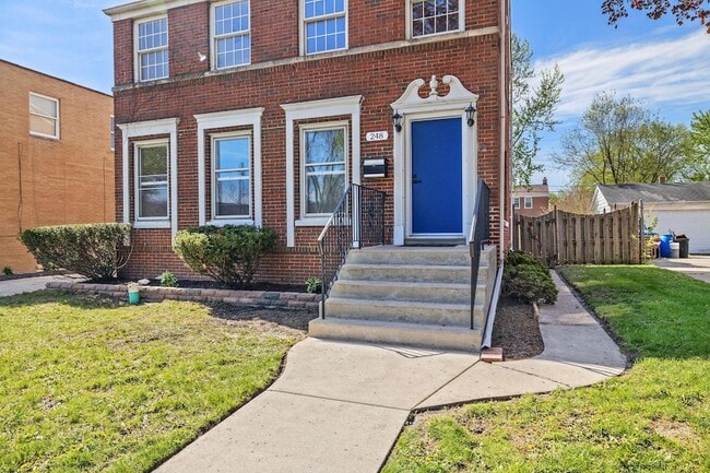 Photo - 248 Adelaide Pl