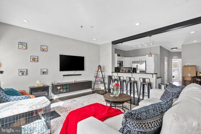 Photo - 715 Brown St Unit B