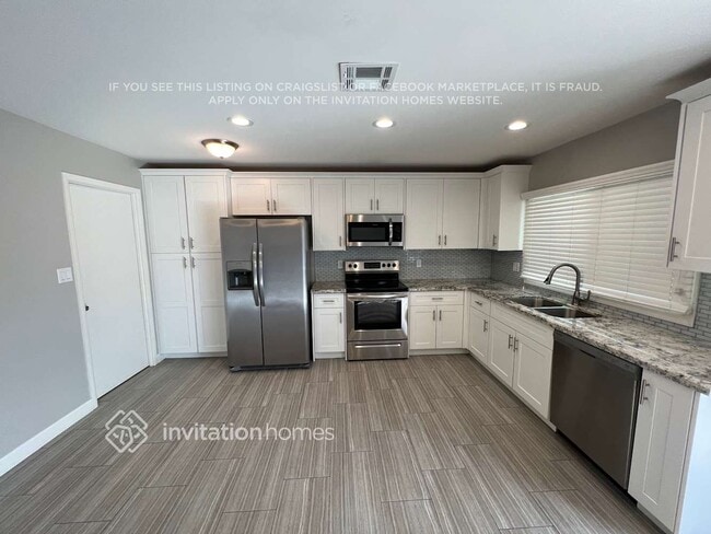 Photo - 2461 E Manhatton Dr