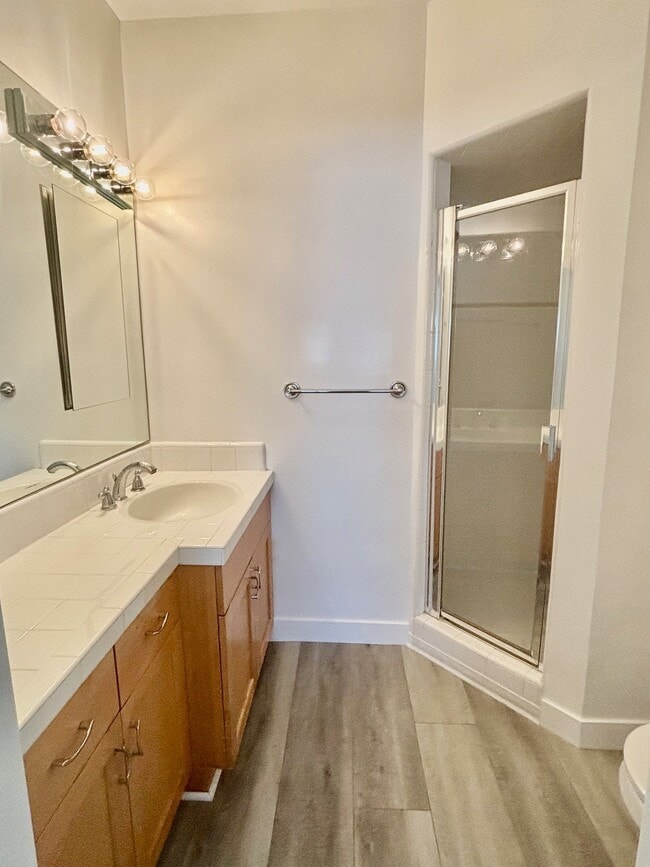 808-812 Westmount Dr Unit 812-17