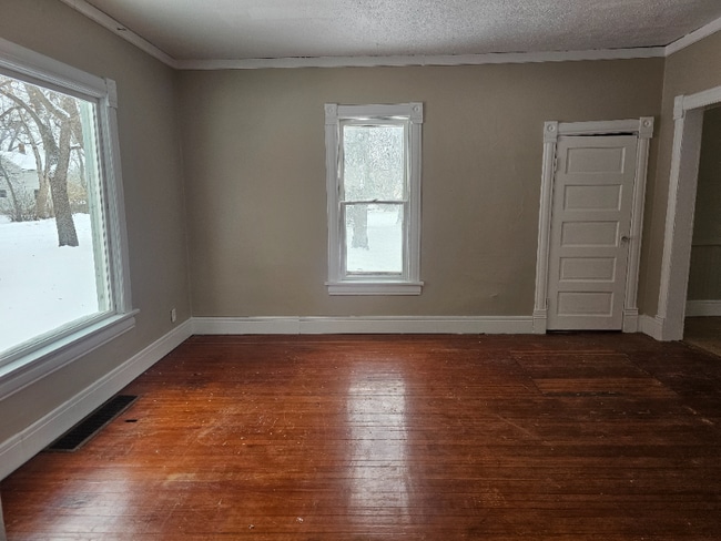 Photo - 107 S Hawley St