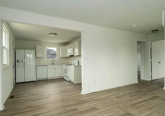 Photo - 421 Pineville Rd