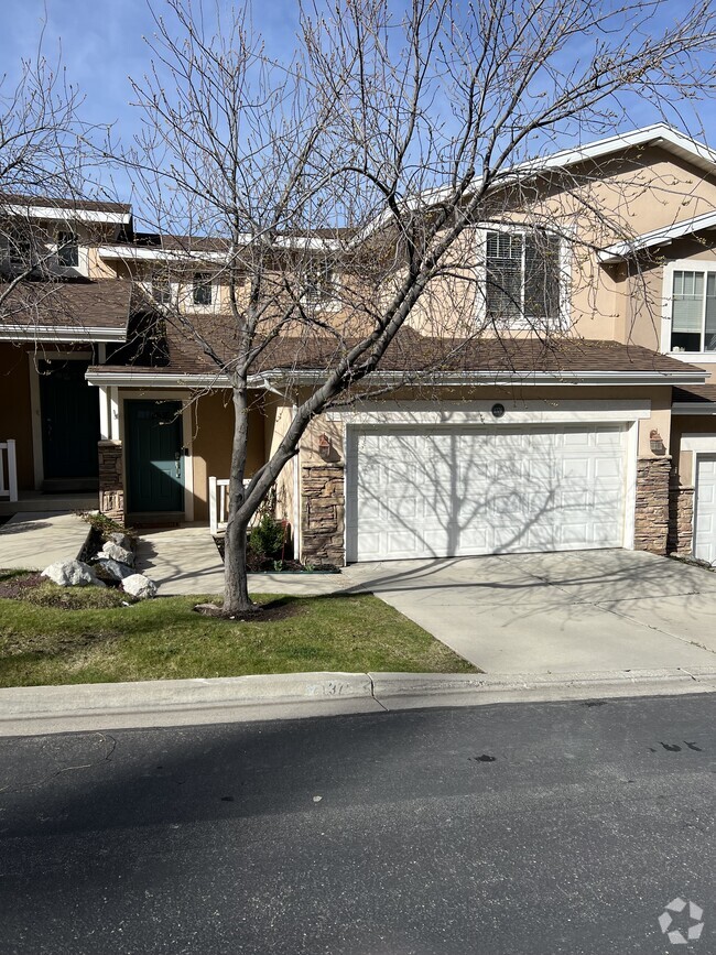 Building Photo - 1376 Alpine Way Rental