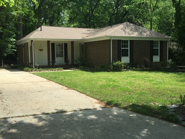 Photo - Wonderfully Maintained Ranch in North Oaks!