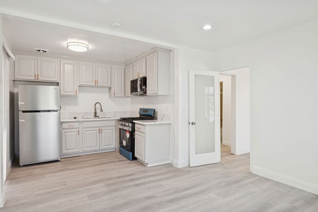 Photo - 337 Rexford Dr Unit 1