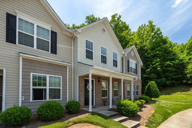 Photo - Lovely 2 bedroom 2 1/2 bathroom Townhome in Northeast Greensboro!